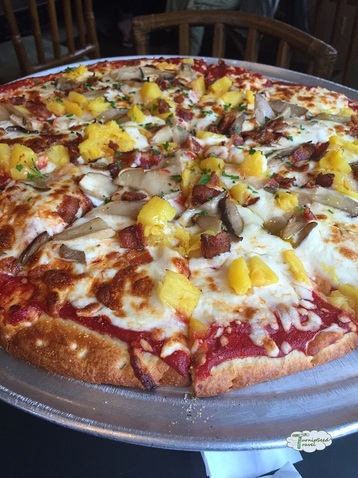 Photo of Hawaiian pizza 