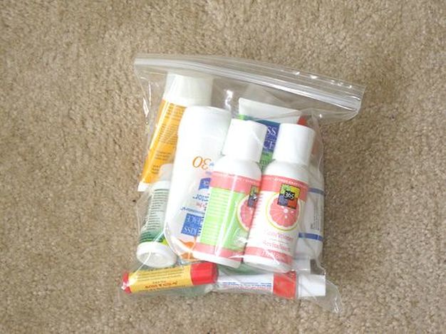 Picture of a 3-1-1 toiletry kit for carry on liquids Picture
