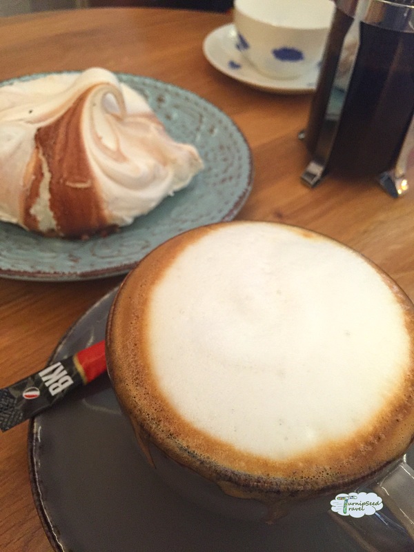 Latte and a meringue 