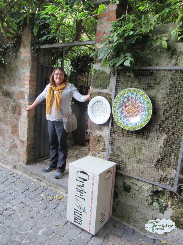 Vanessa posing outside a pottery shop in Orvieto Picture