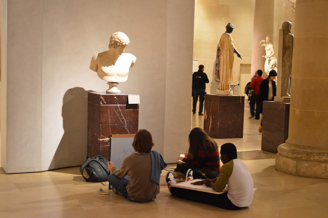 Students sketching in the Louvre Paris TurnipseedTravel.com
