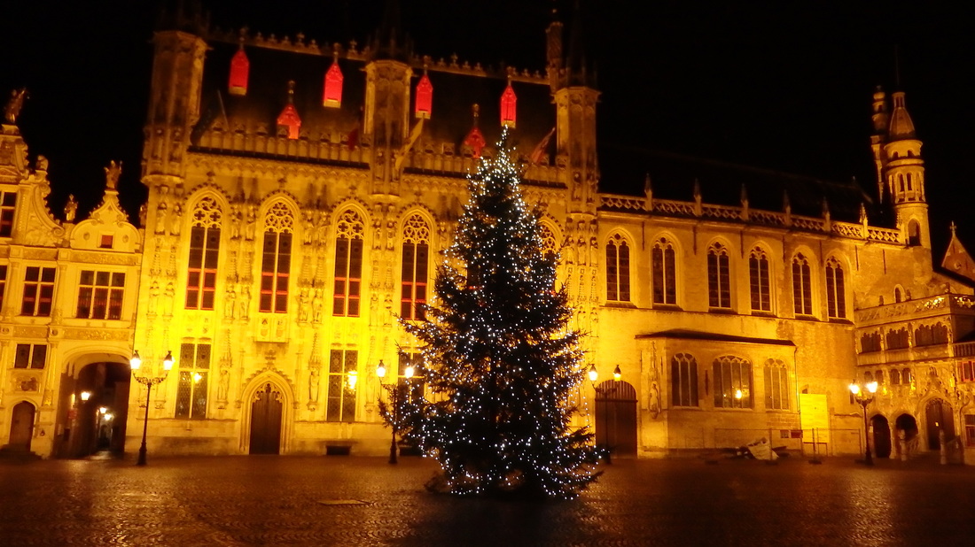 Bruges Night Christmas TurnipseedTravel.com