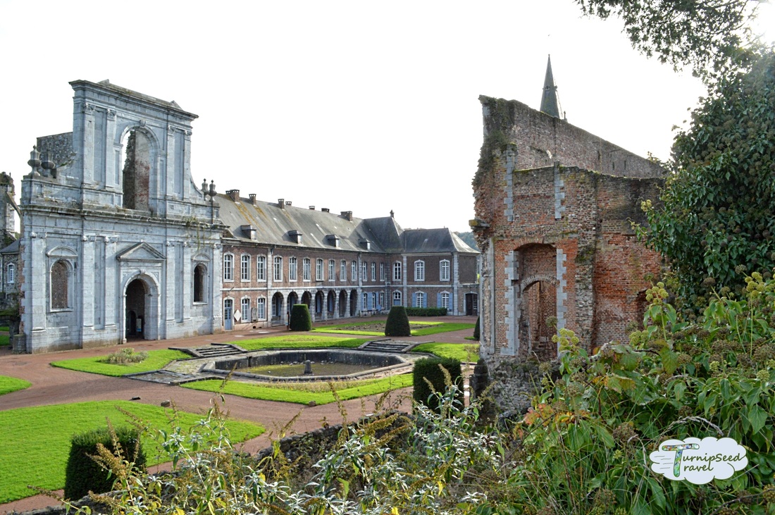 Courtyard Aulne Abbey 
