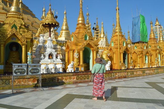 What to wear on a church visit: A sarong in Yangon
