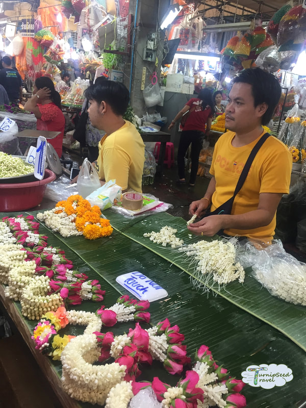 Making ceremonial garland at Yodpiman flower market