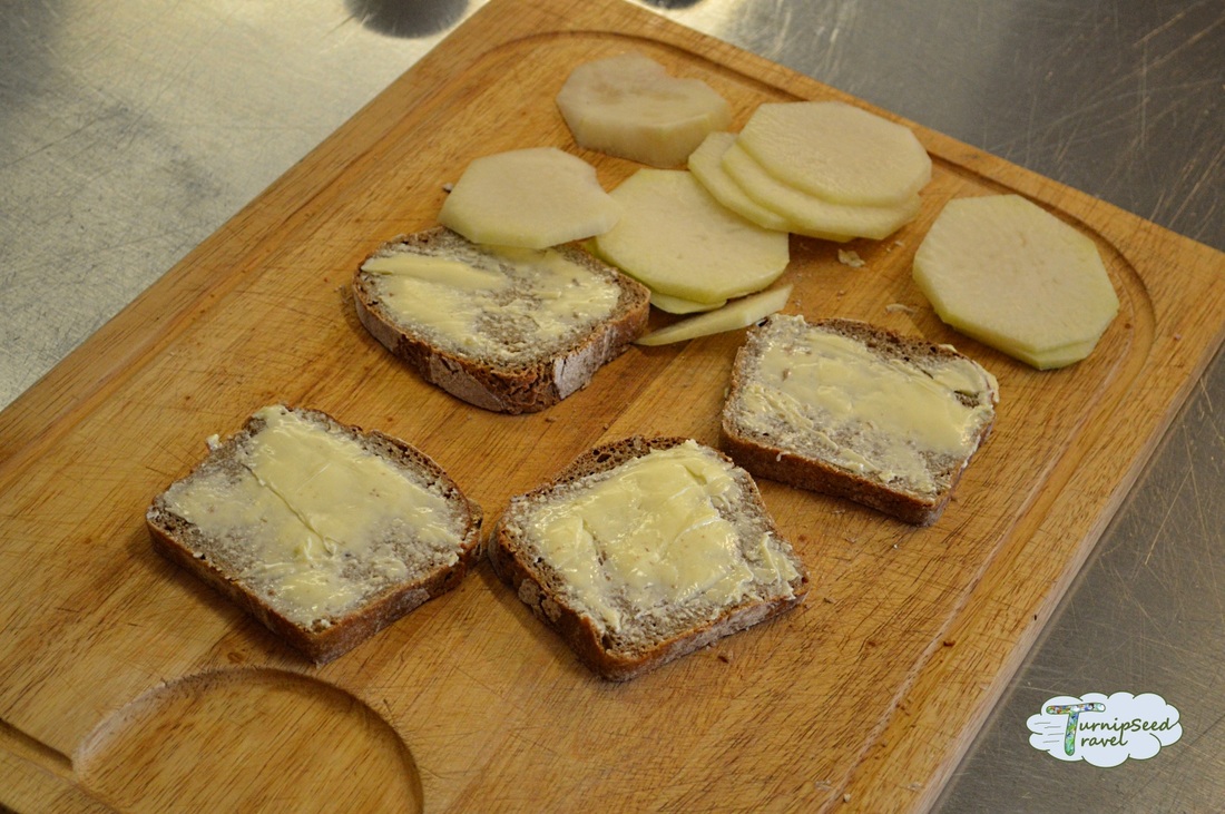 Kohlrabi slices and buttered bread Picture