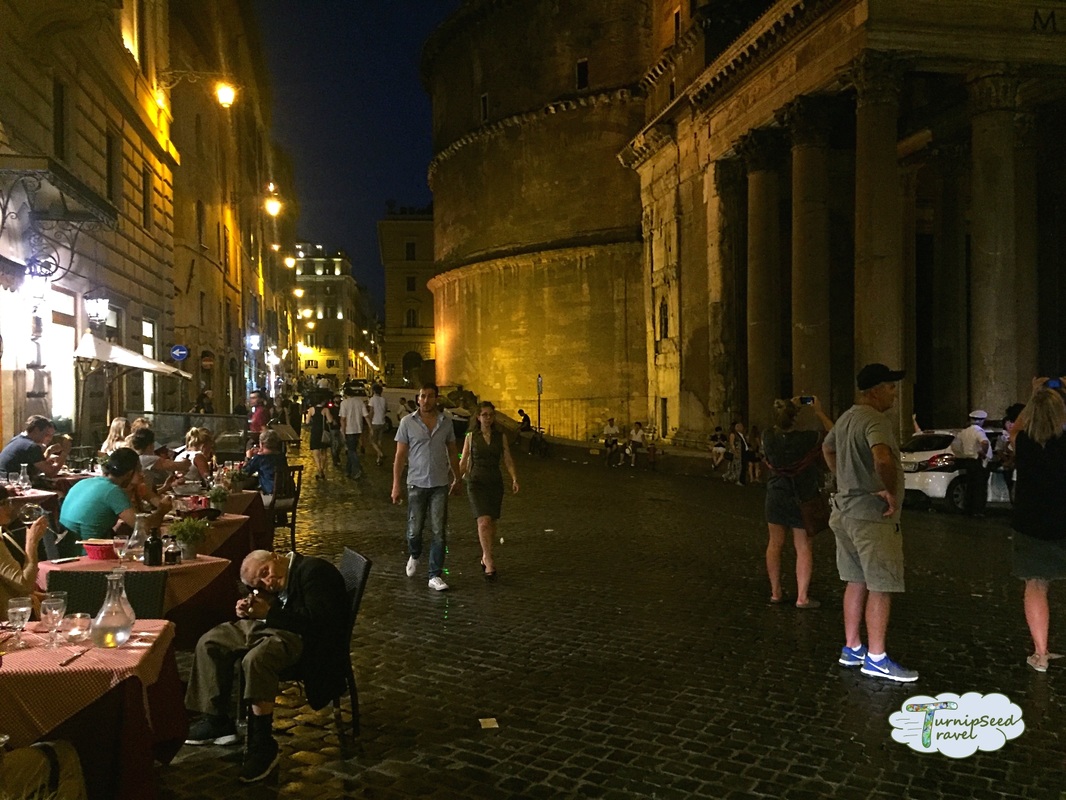 Restaurants outside the Pantheon 