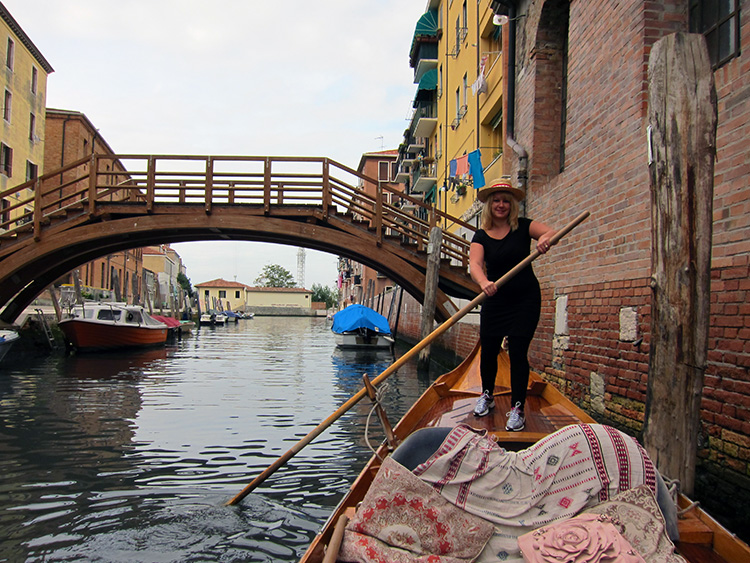 Learn to row in Venice