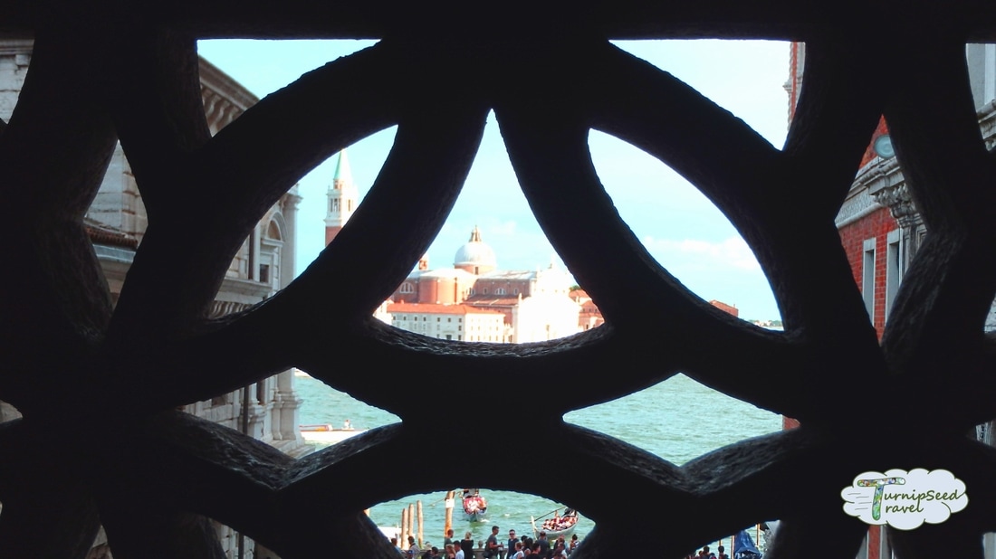 Bridge of Sighs: best things to do in Venice at night