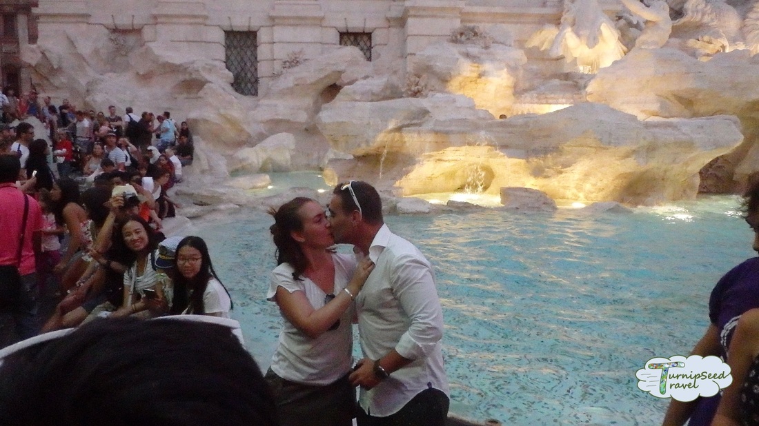 Couple gets engaged at the Trevi fountain Picture