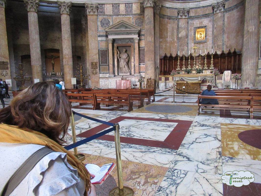 Visiting a church in Rome - the Pantheon