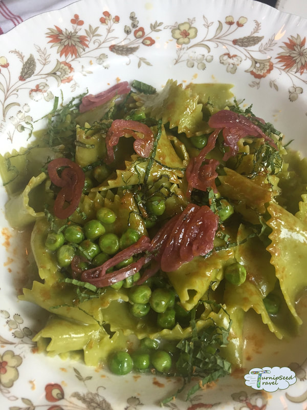 Bow tie pasta with peas and mint 